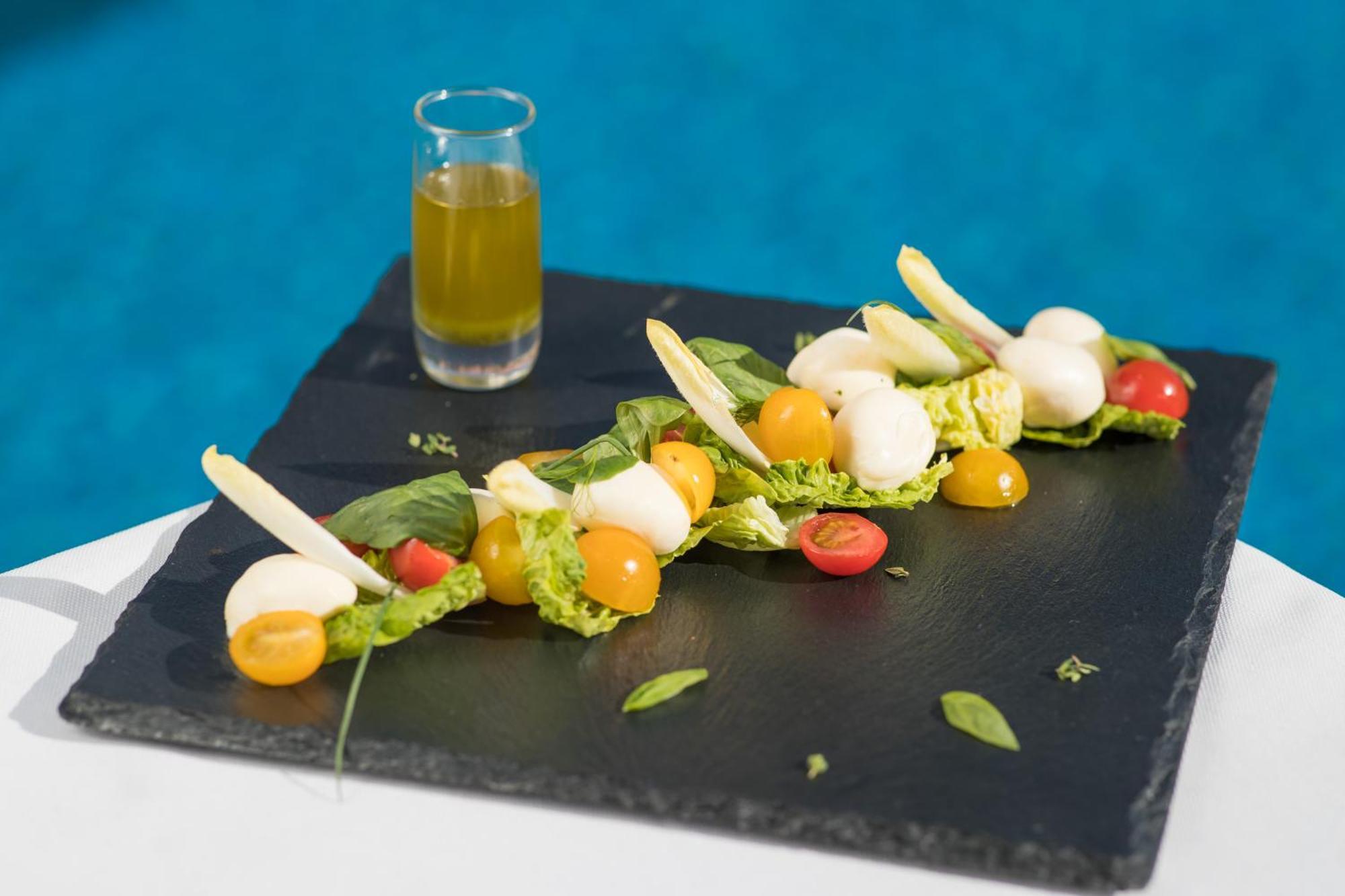 Grand Mogador Agdal & Spa Марракеш Экстерьер фото A salad with mozzarella